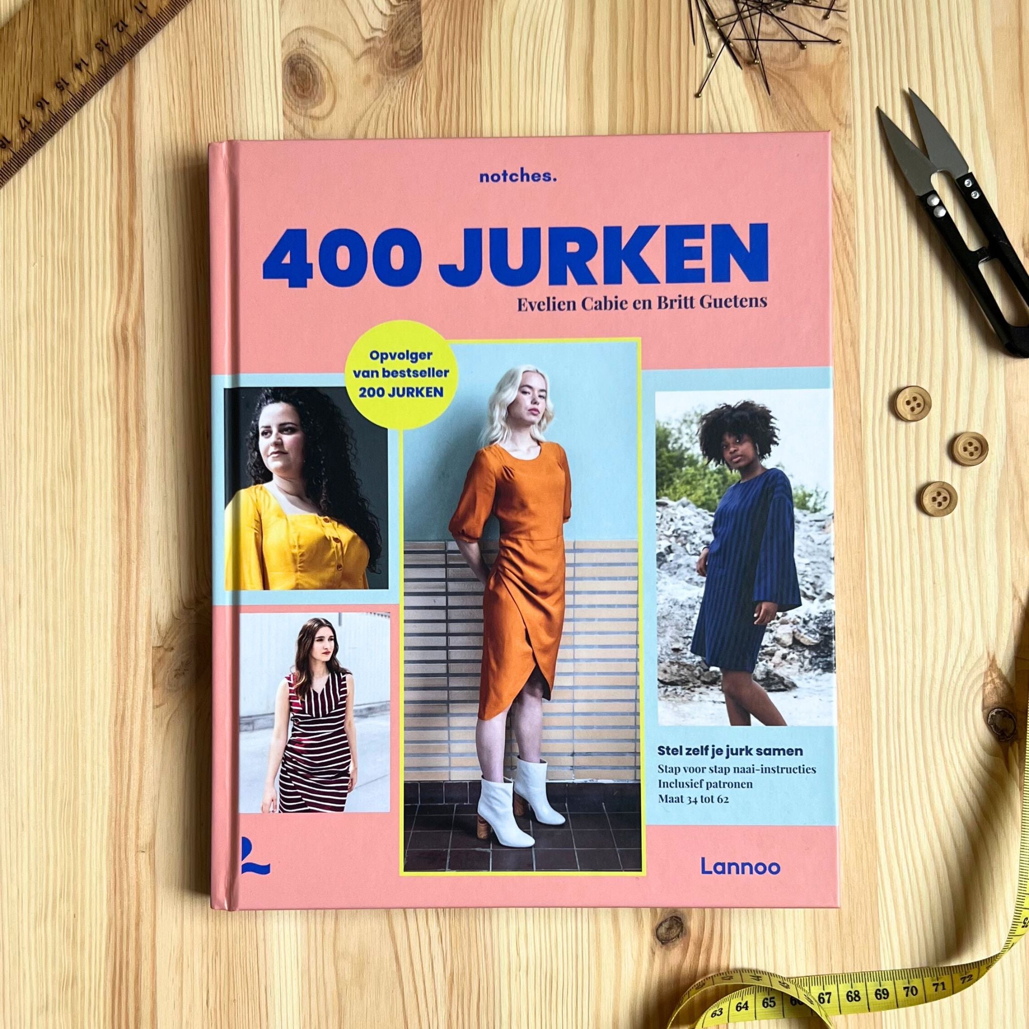 Boek '400 jurken' - NEDERLANDS